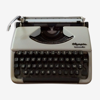 Machine a écrire Olympia Splendid 33