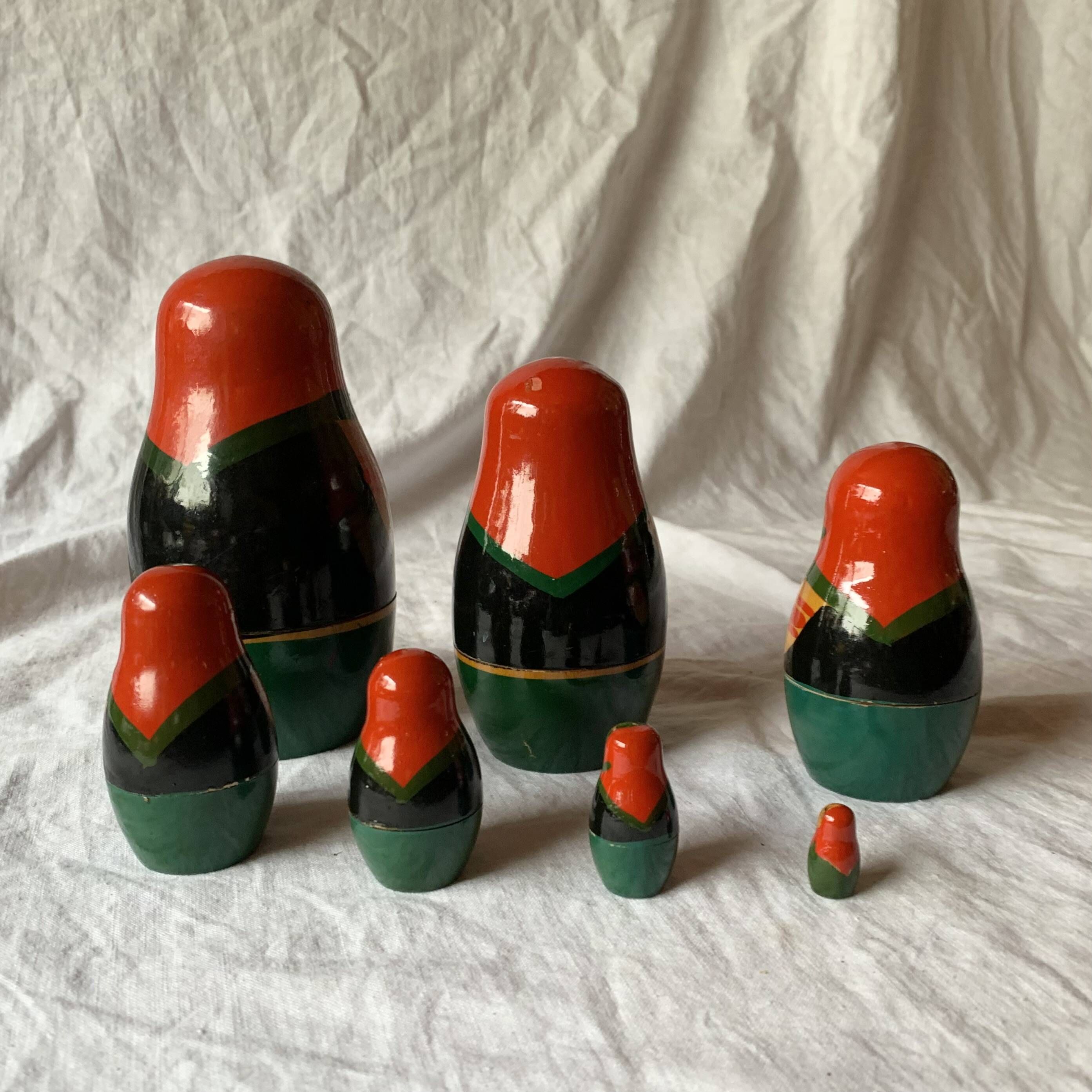 Matryoshka - Set of 7 old Russian nesting dolls