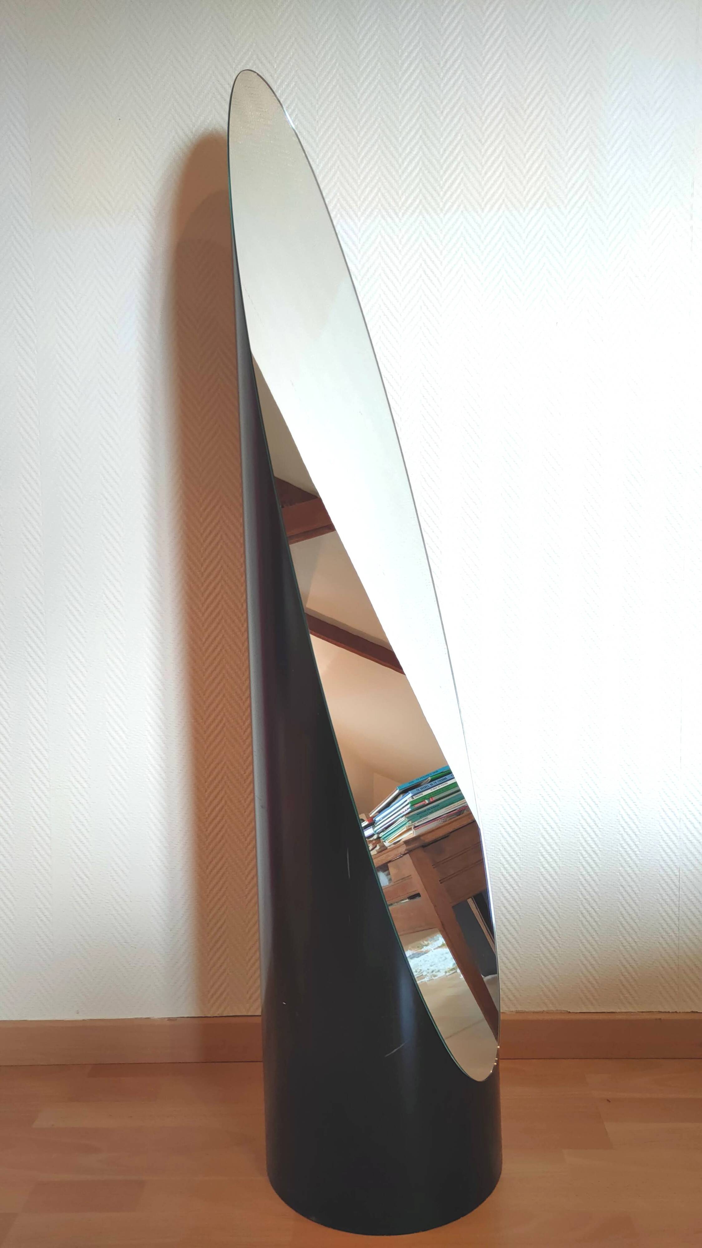 Large Lipstick mirror design 70s