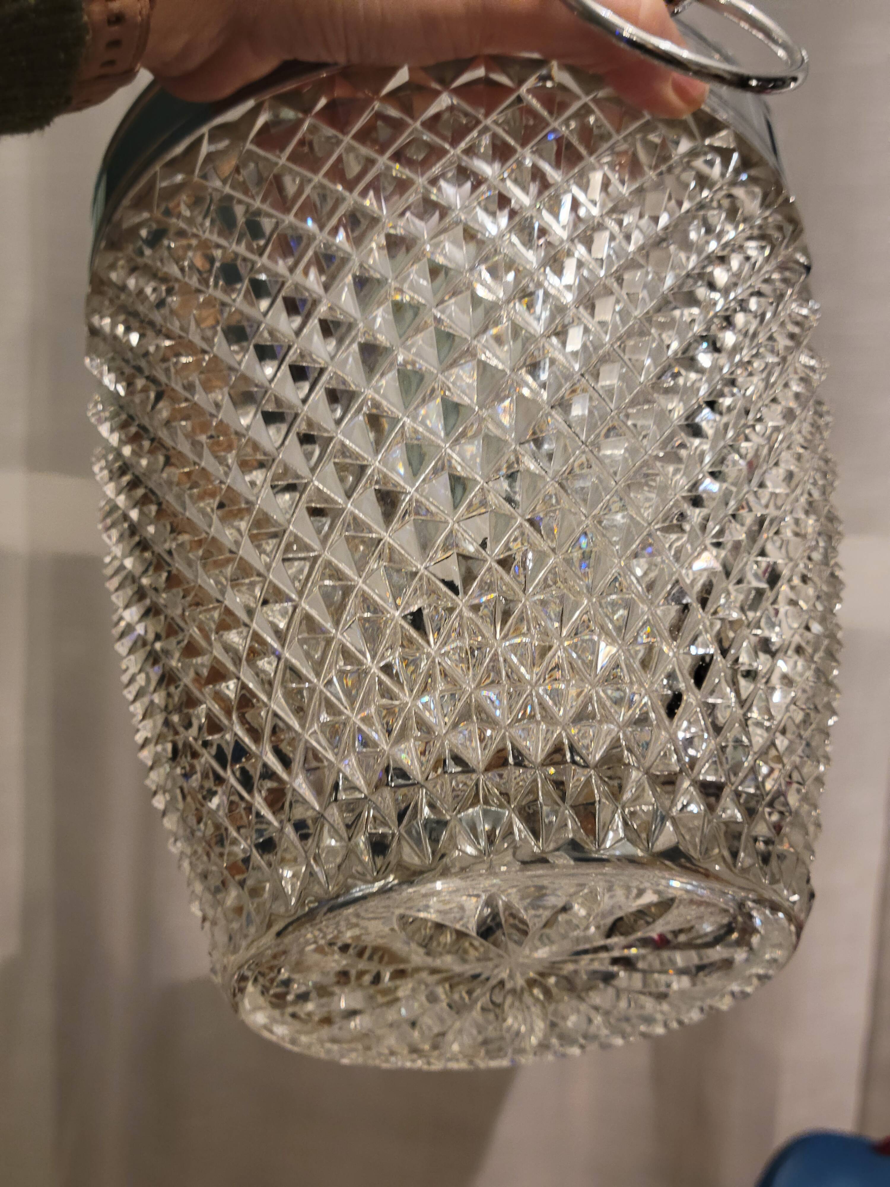 Champagne bucket in molded crystal with diamond tips