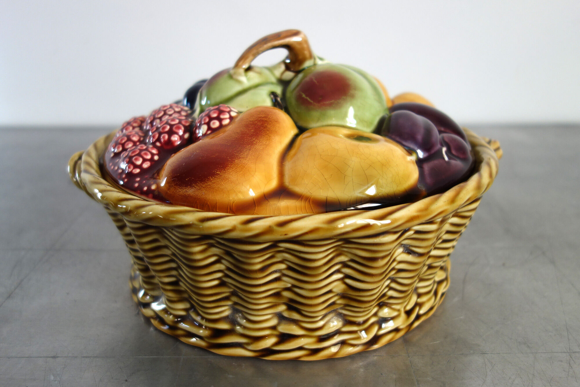 Old basket with lid fruits slurry Sarreguemines 40s