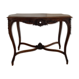 Table en noyer sculpté style Louis XV