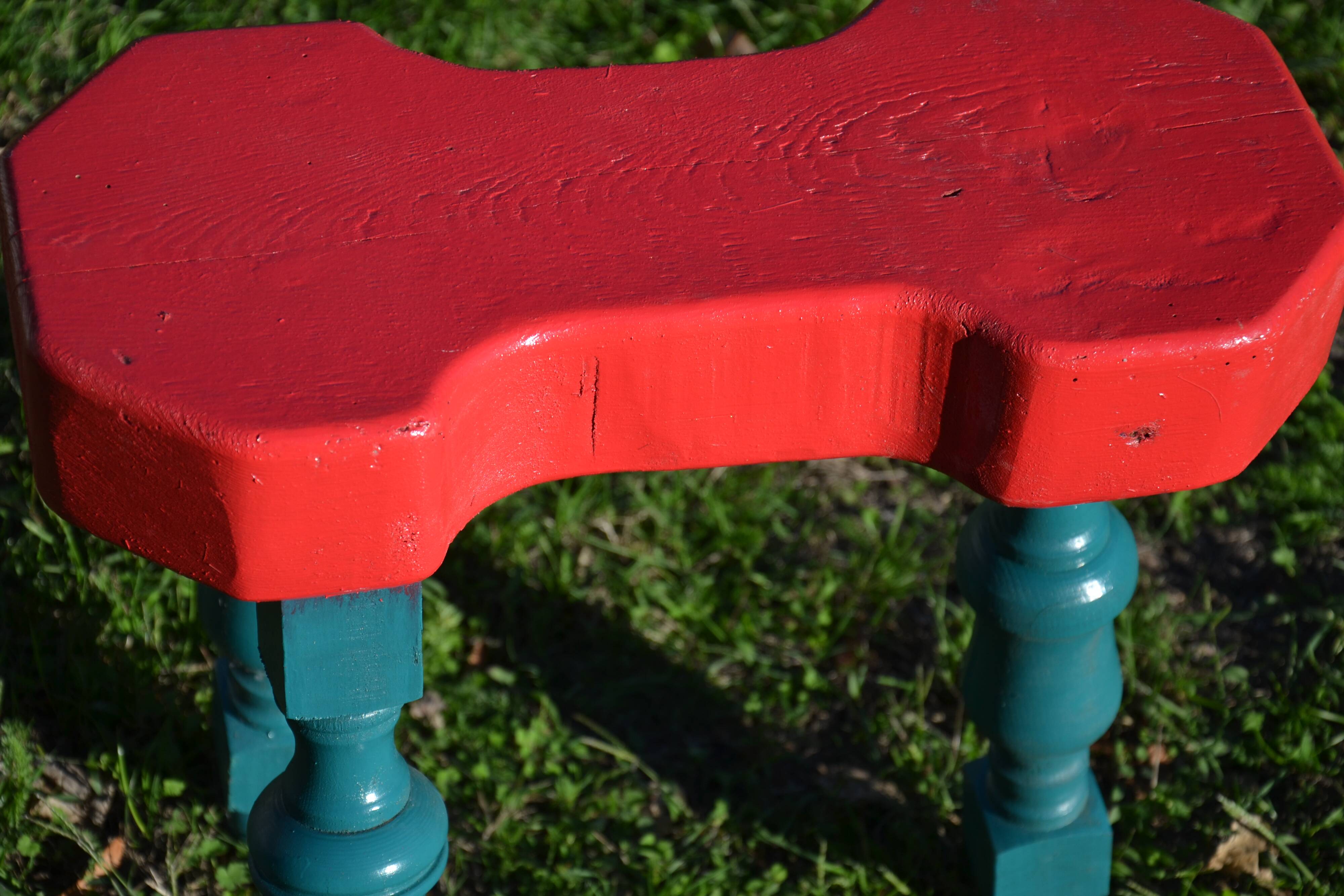 2 anciens tabourets atypiques artisanaux