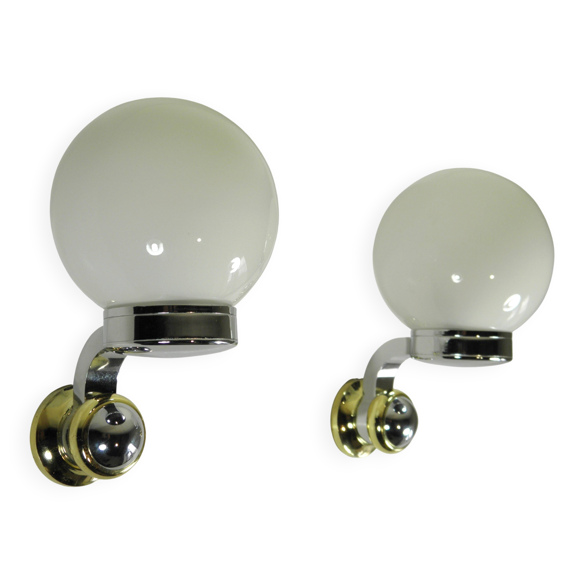 Pair of "GLOBE" APPLIQUES in OPALINE and CHROME and GOLD metal - 70s-80s