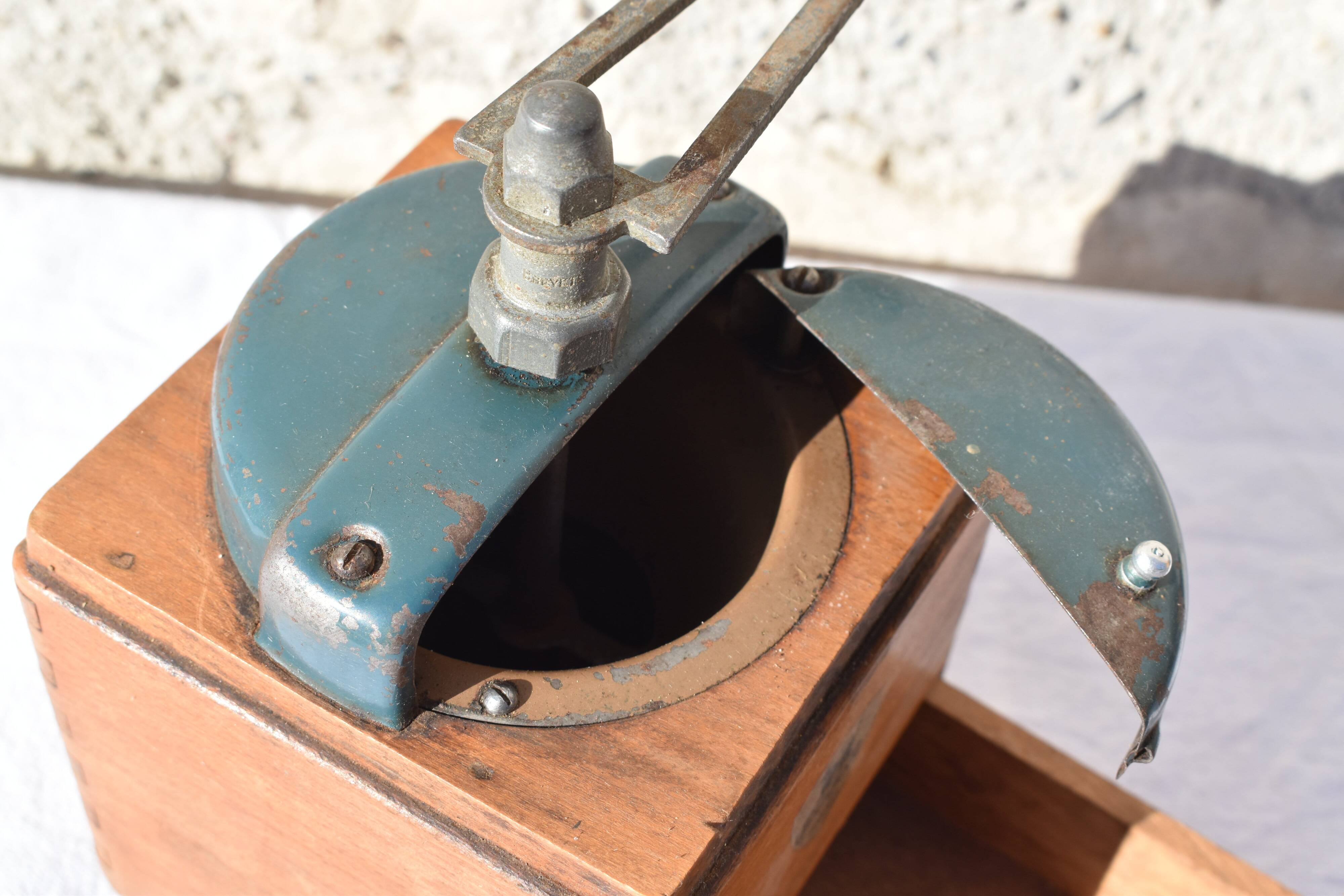 Peugeot frères coffee grinder green gray