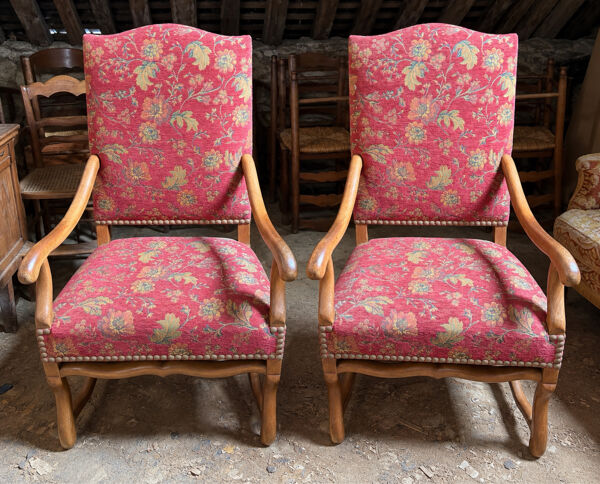 Paire de fauteuils anciens en bois – tissu fleuri + coussin assorti