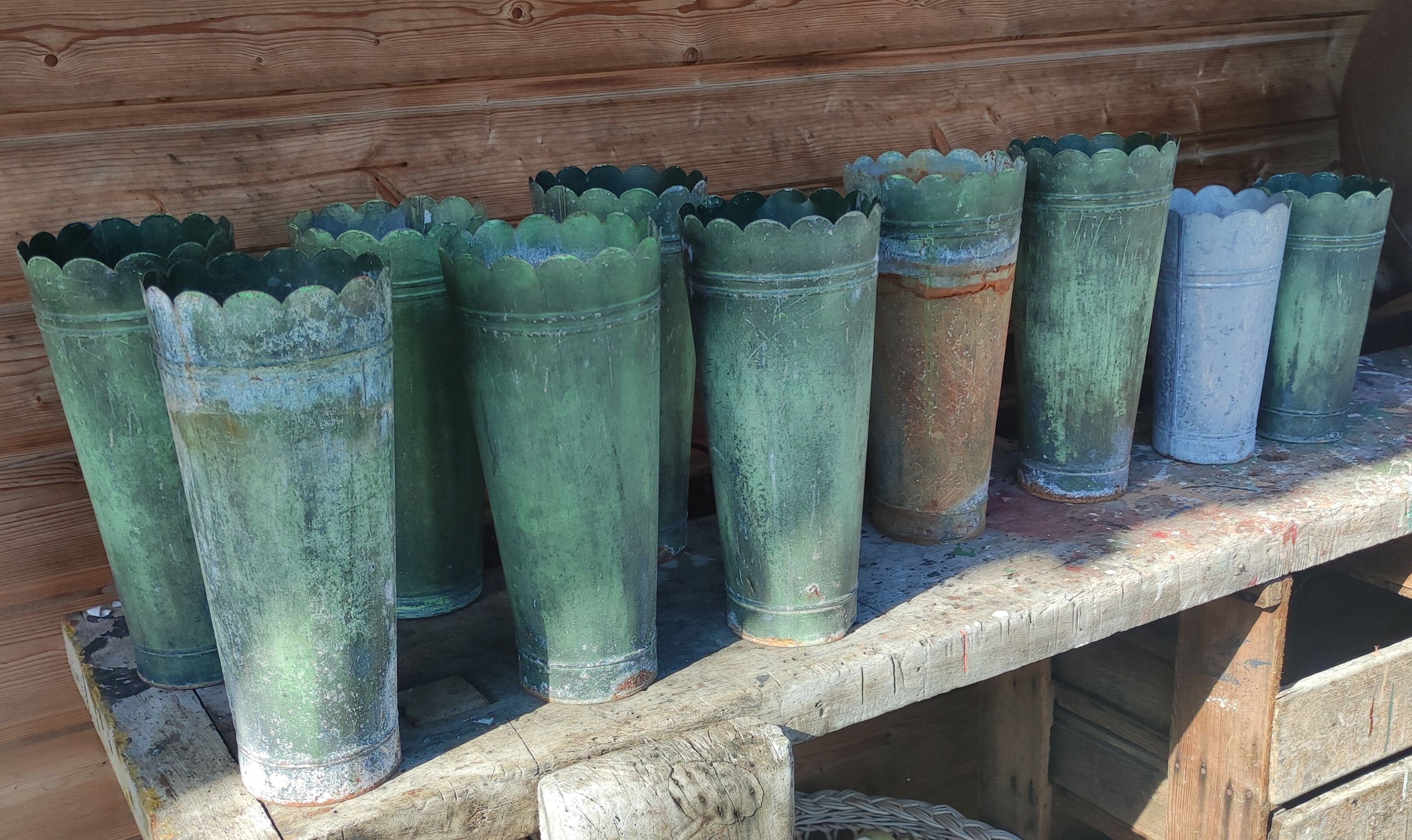 Lot 10 anciens pots de fleuriste en zinc