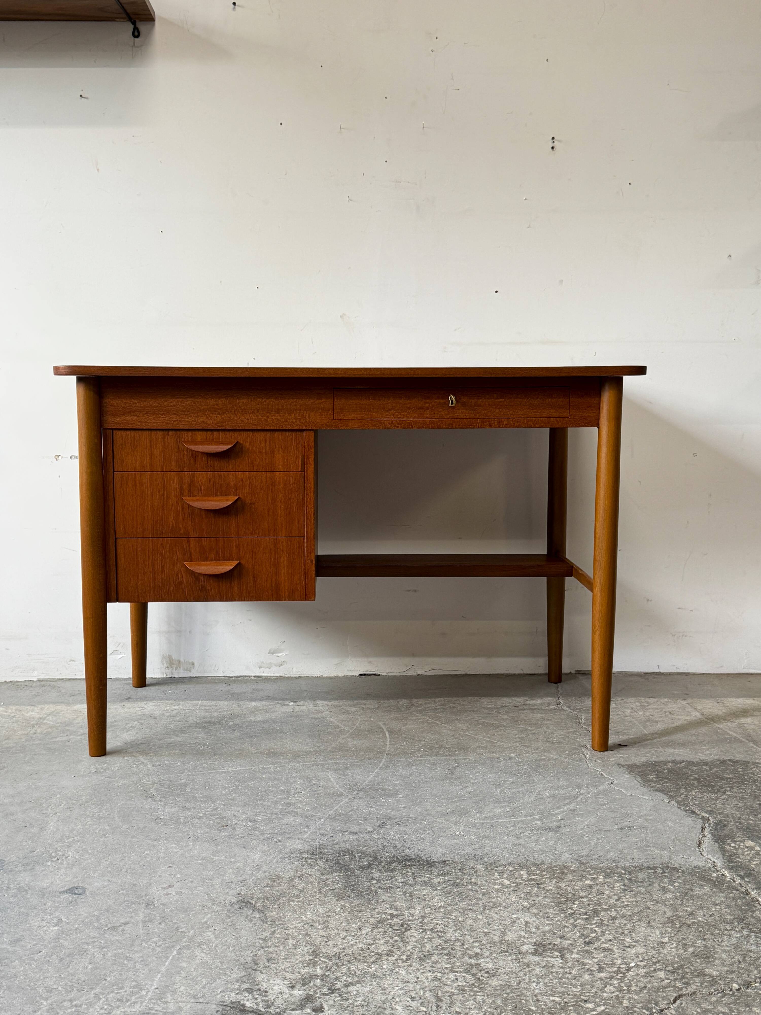 Teak Desk, Denmark 1960s/1970s, Vintage, Mid-C Modern
