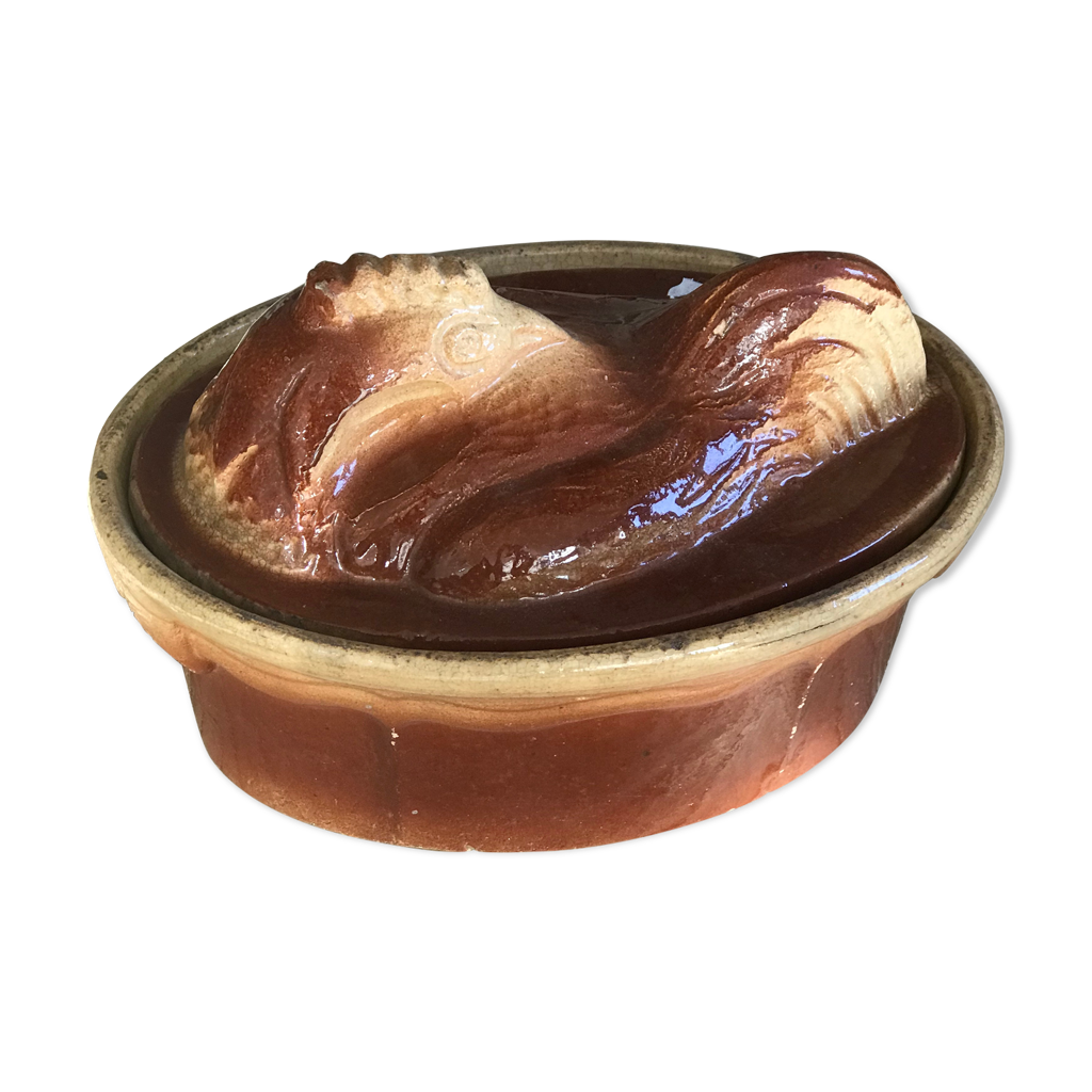 Terrine ancienne en terre cuite avec couvercle en forme de poularde