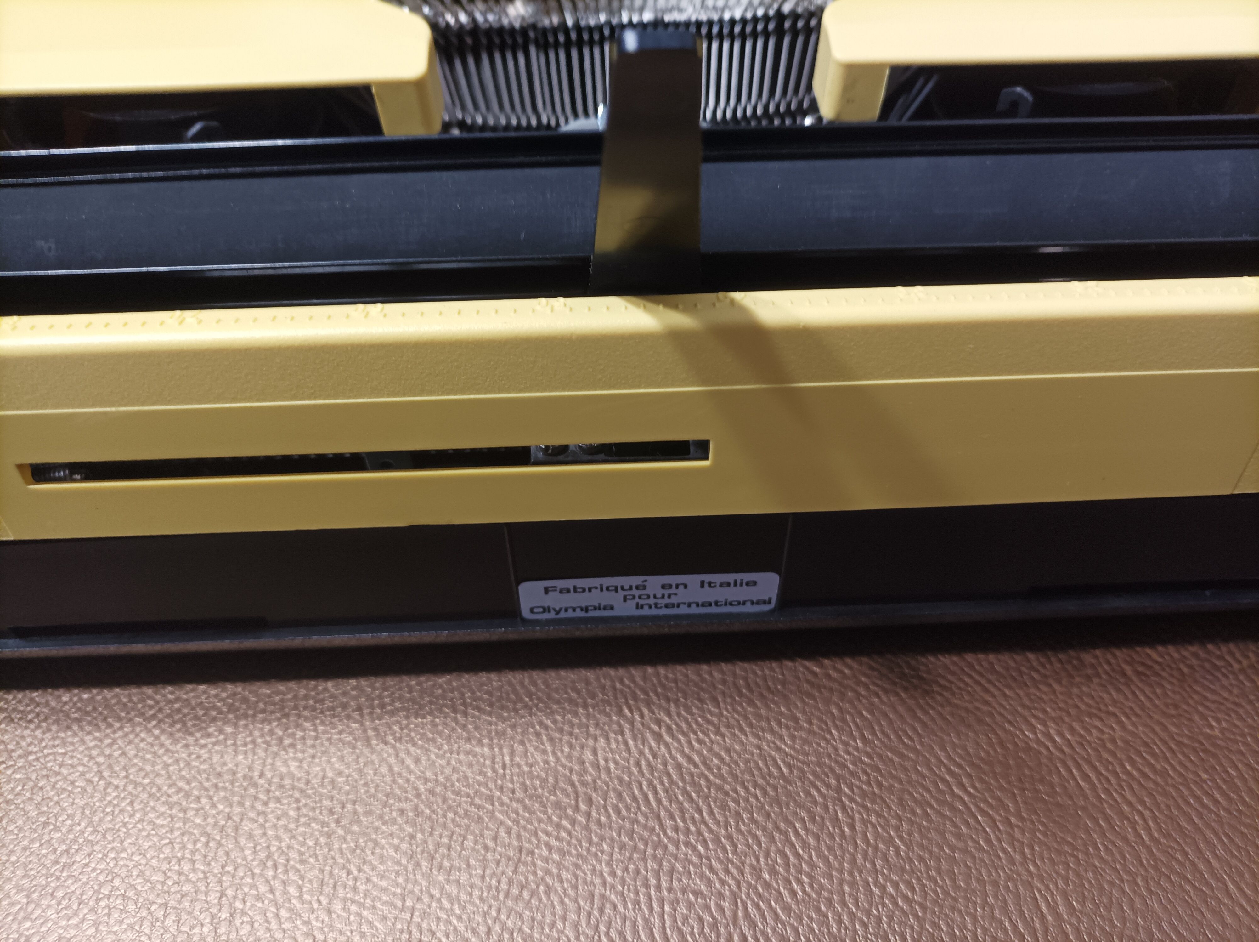 Olympia Conformatic 241 colour yellow