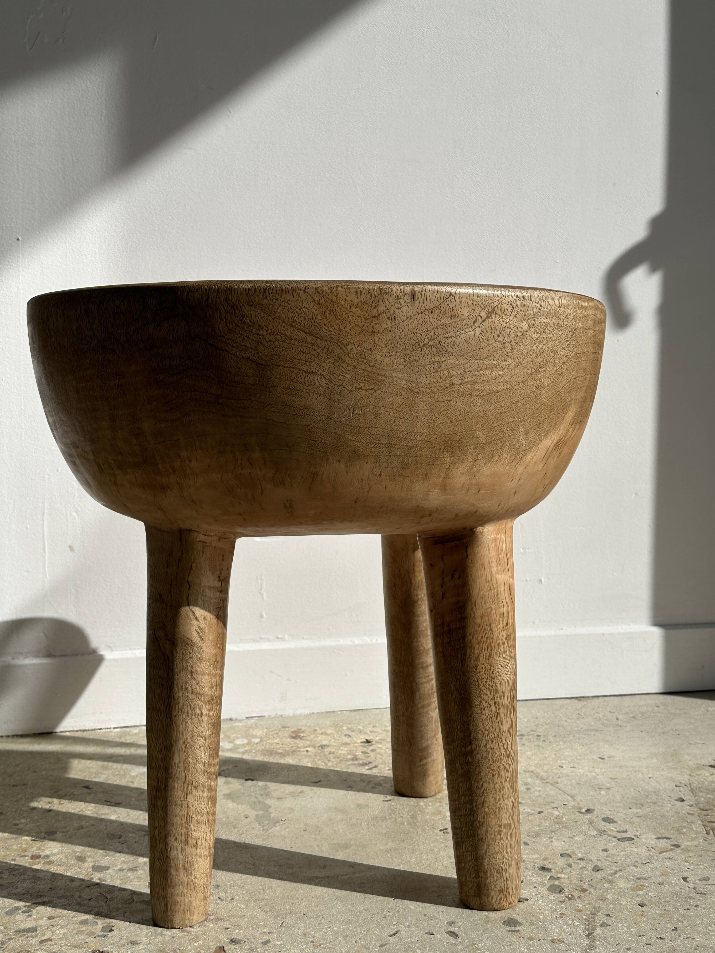 Quadripod chair with round seat and small back in natural monoxyl mango wood