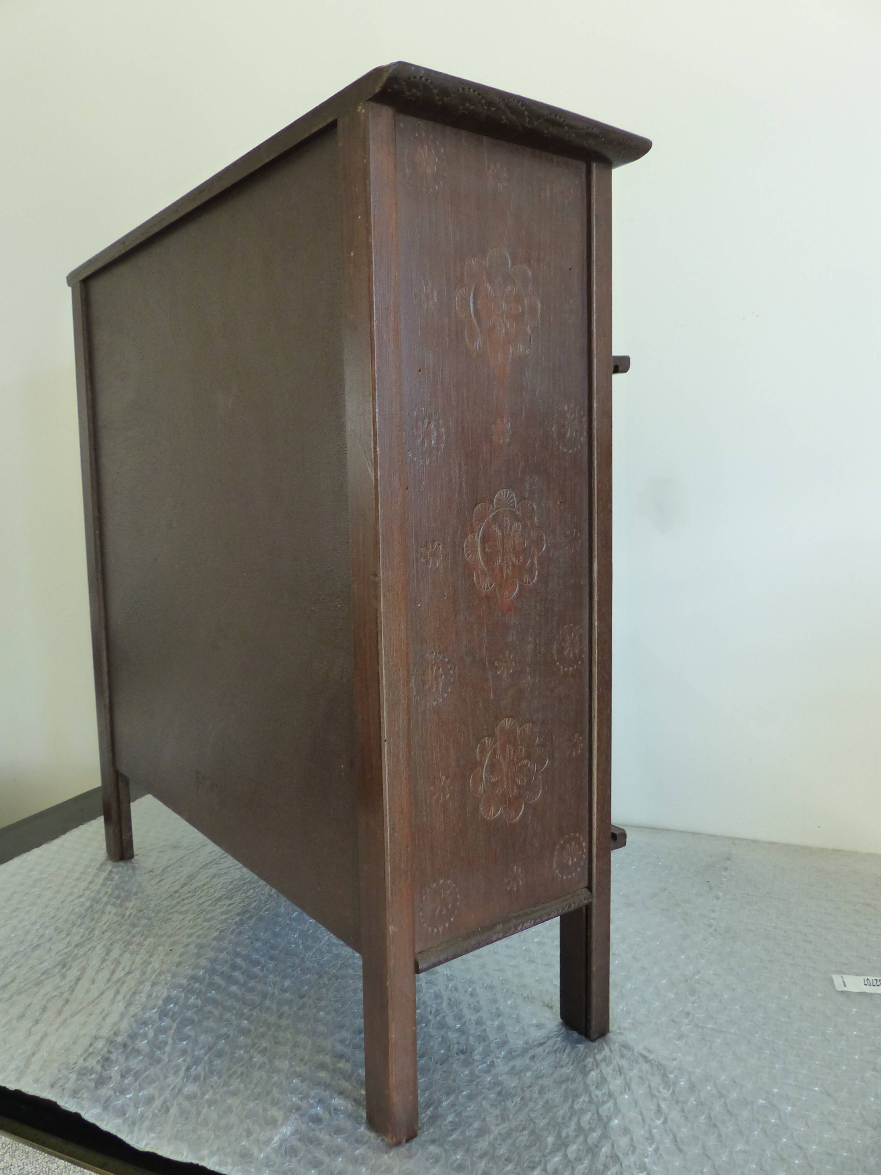 Breton enclosed bed, doll furniture.