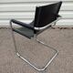 Paire de fauteuils Cantilever en cuir noir