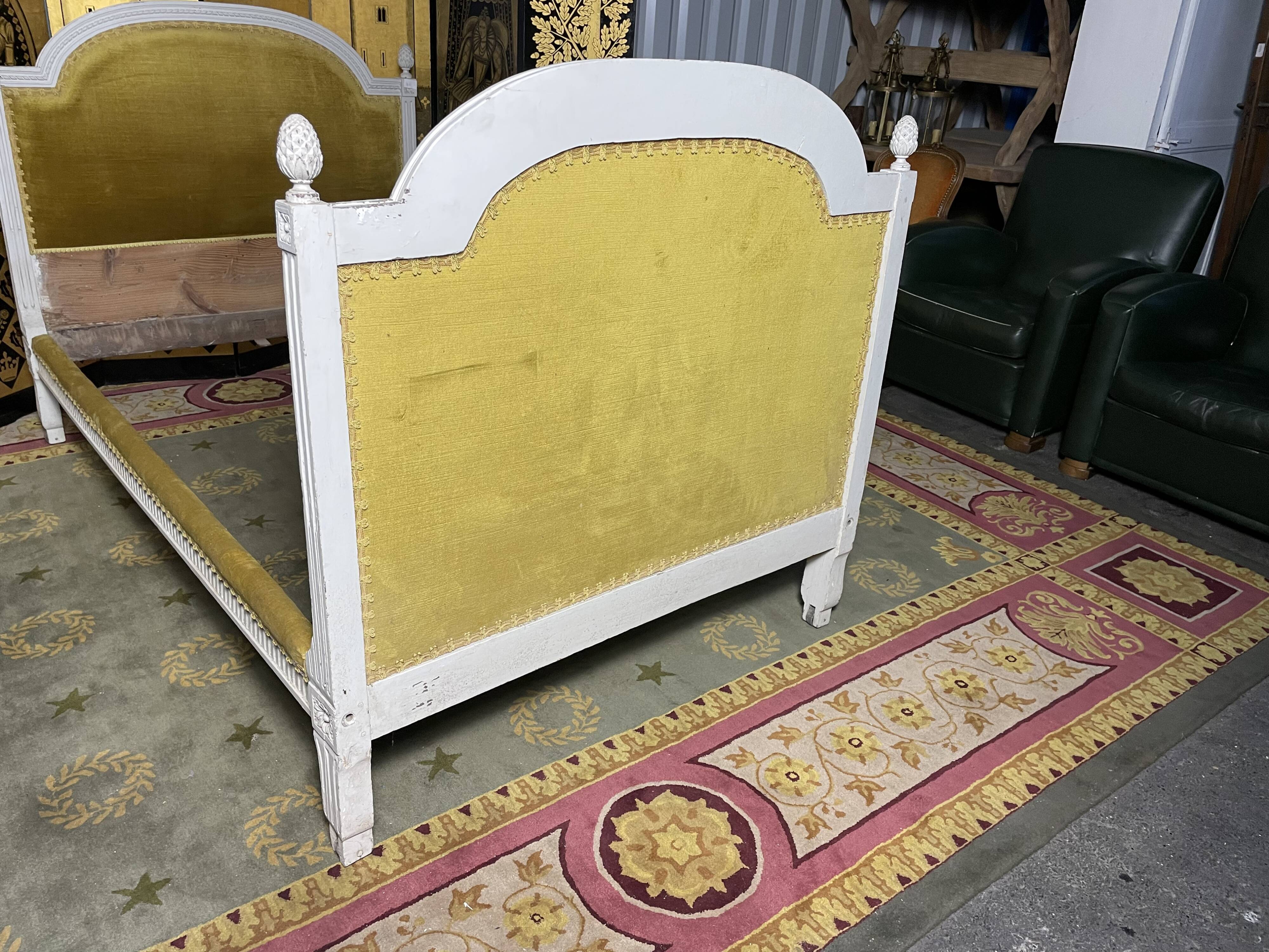 Lit capitonné de style Louis  XVI 19eme