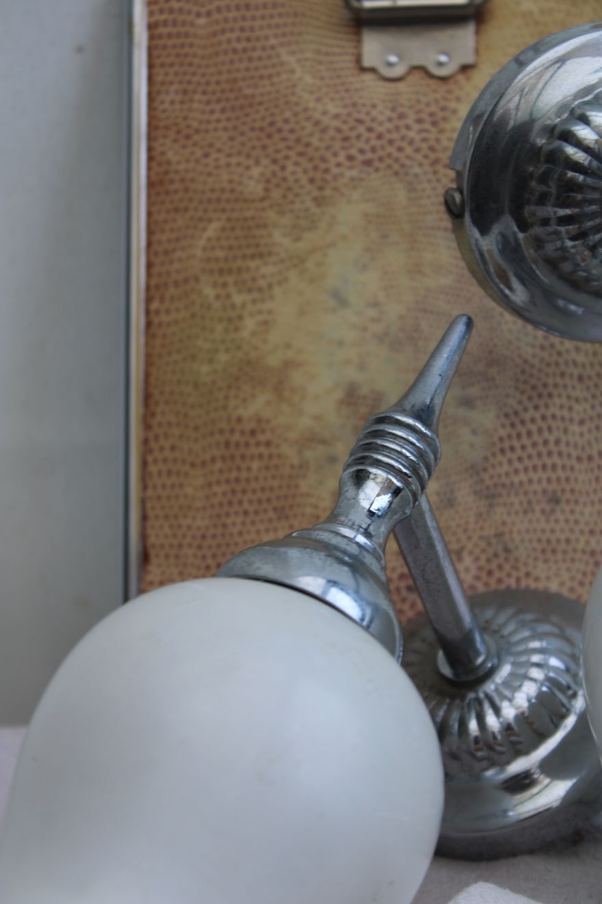 Pair of porcelain wall lamps