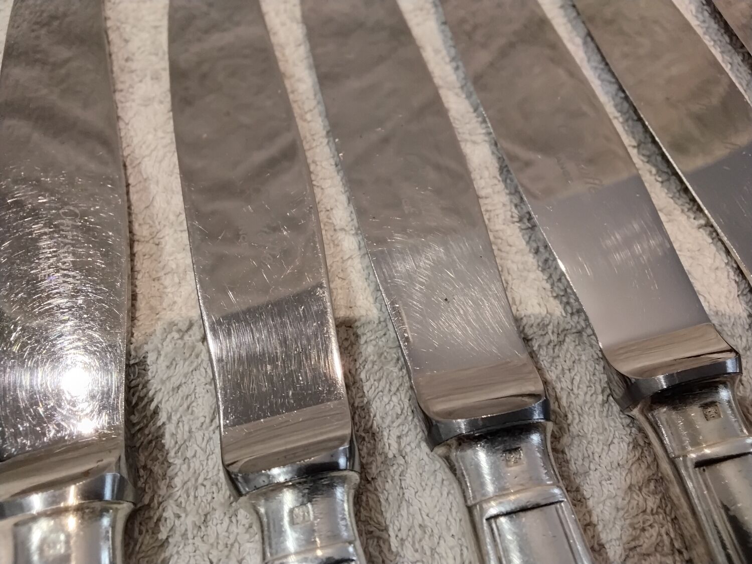 6 silver-plated table knives by Christofle Albi with black dots