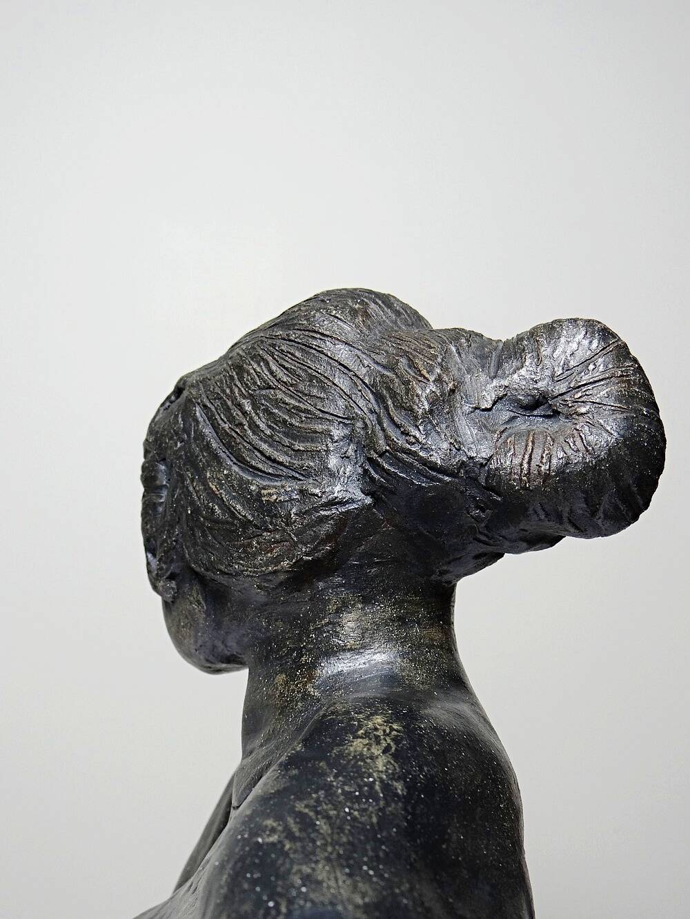 Buste de femme céramique XXe artisanat d'art à identifier