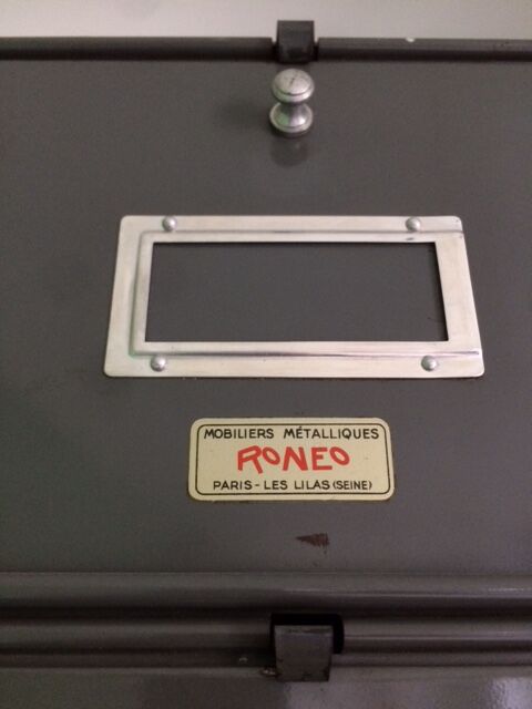 Column 10 valves roneo, in its original color, light gray