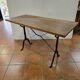 Ancienne table bistrot dessus chêne pied fonte , 118cms de L