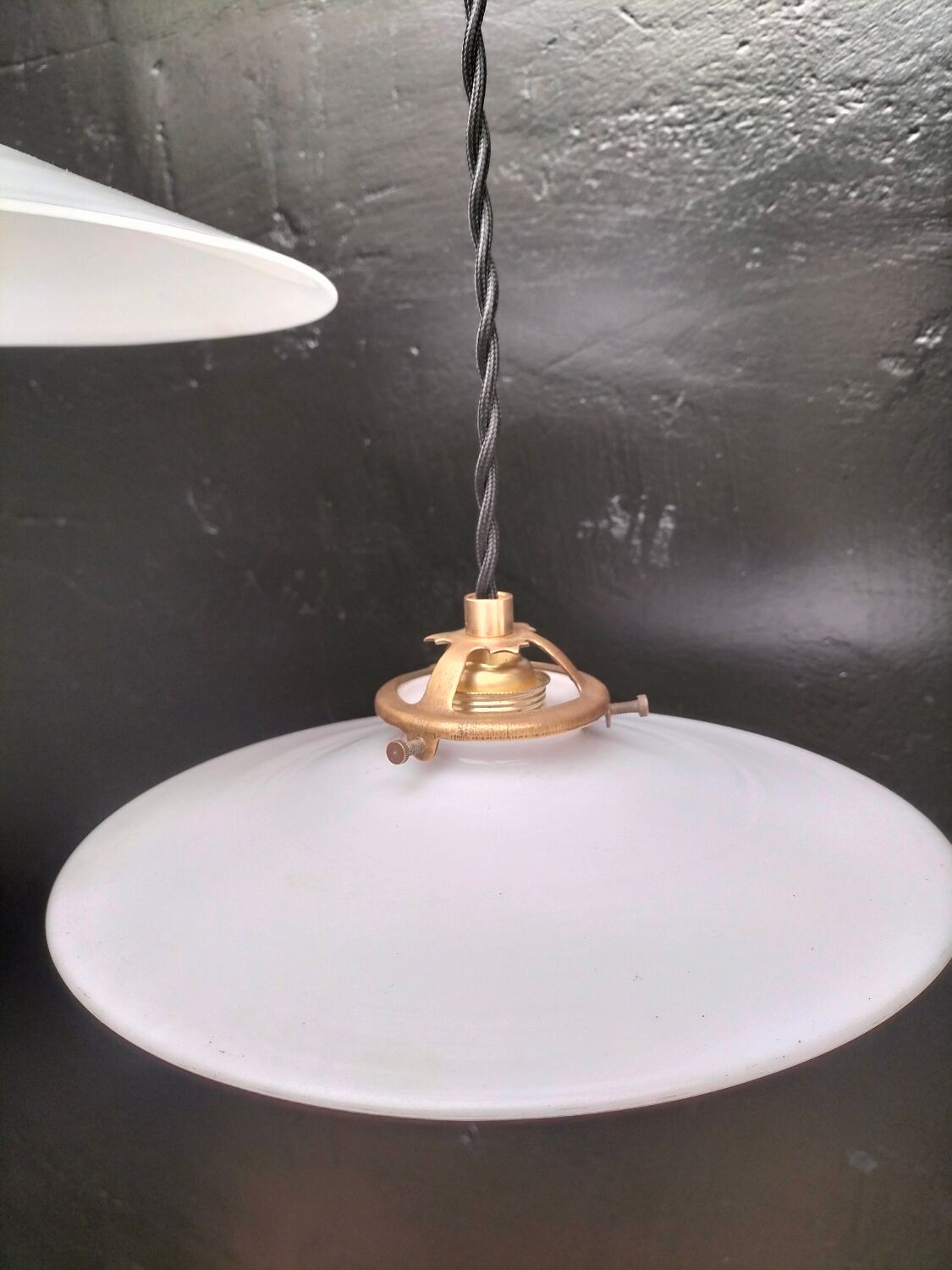 2 suspensions in opaline