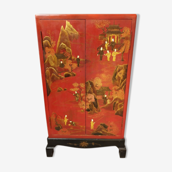 Armoire asiatique en bois laqué