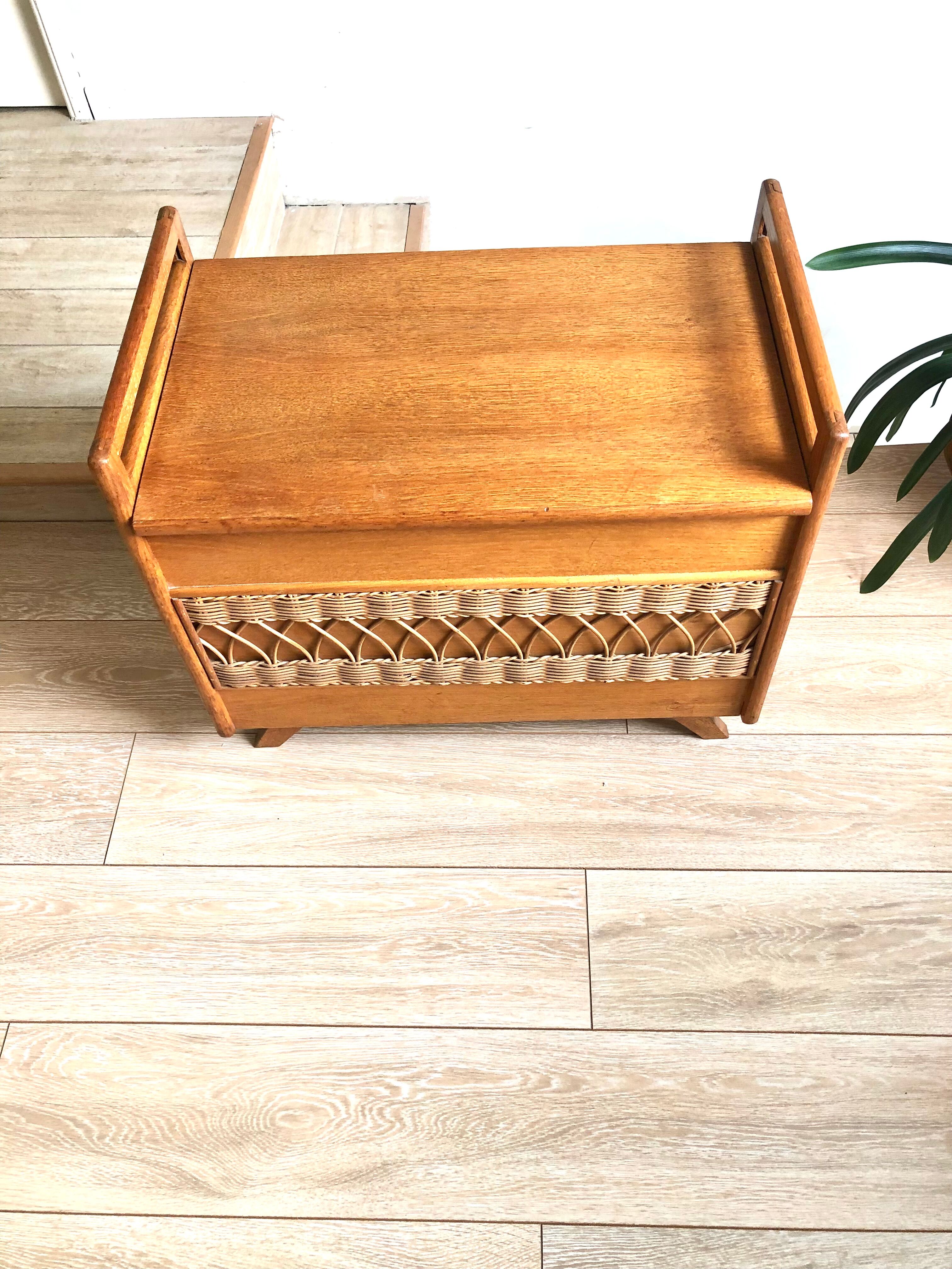 Coffre à jouet en bois et rotin