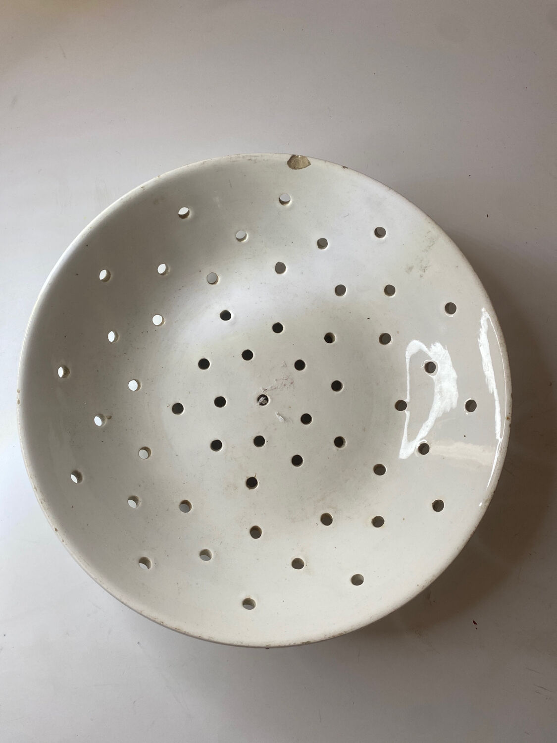 Porcelain strawberry strainer
