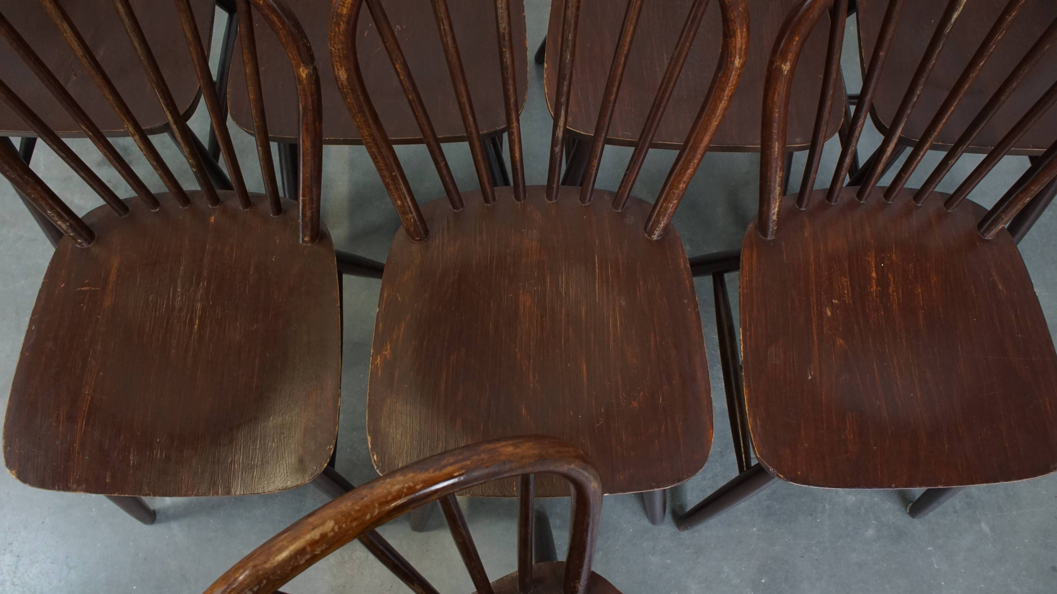Set of 8 Vintage English Style Spindle Back Wooden Windsor Chairs from t