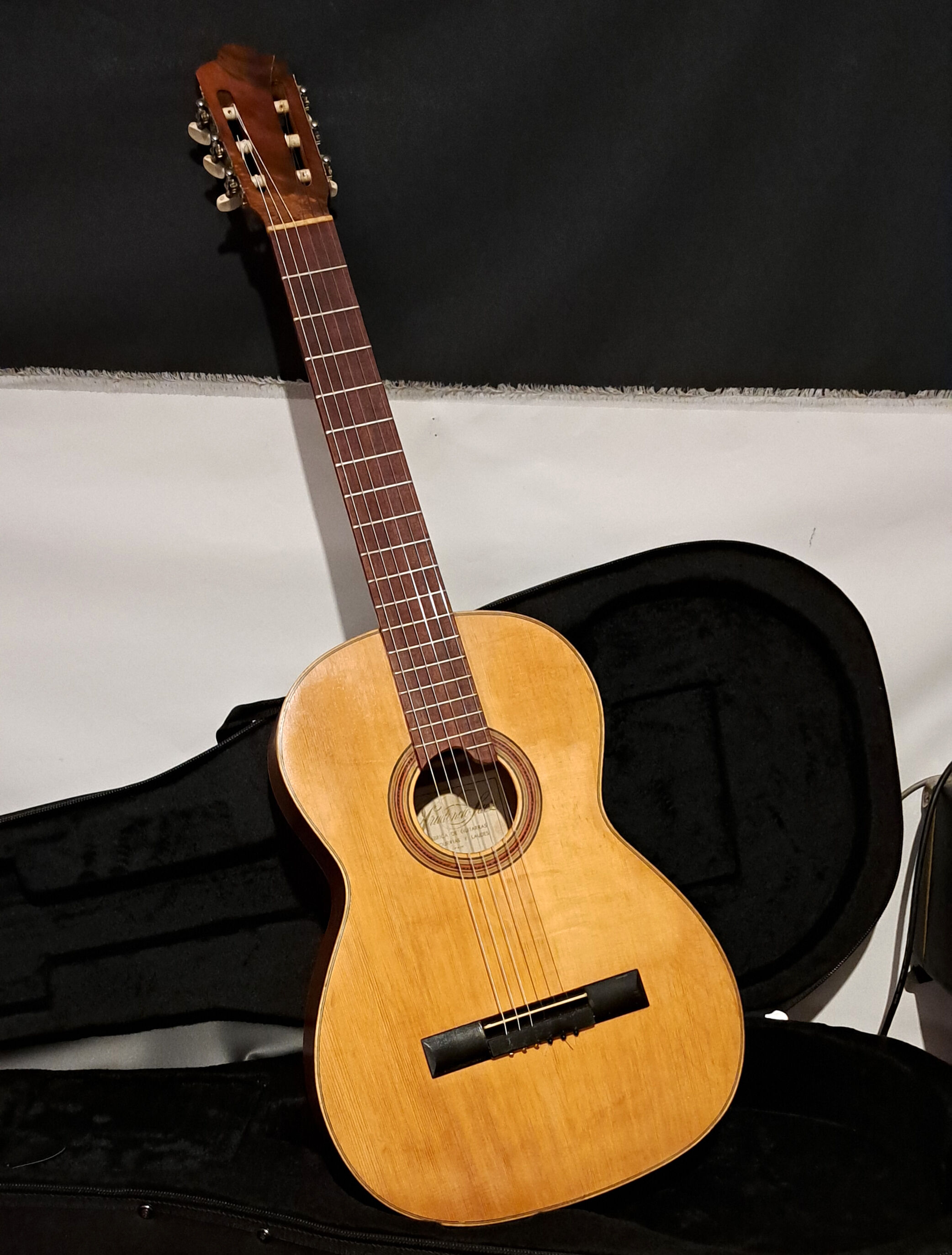 Prudencio saez old spanish classical guitar solid wood 1971 + new chest