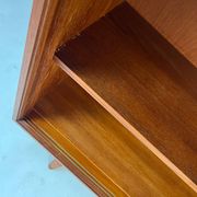 Vitrine vintage en teck, buffet, étagère des années 60, style mid-century.