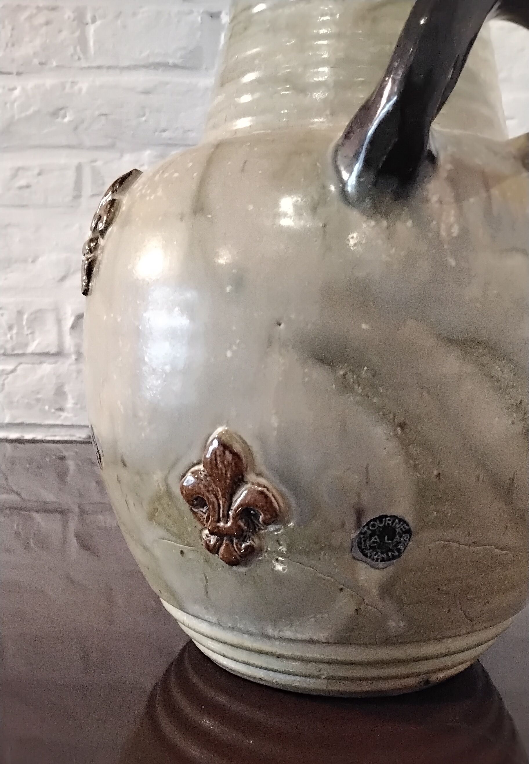 Vase with handles in Guérin sandstone