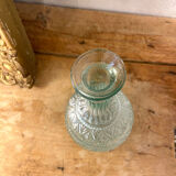 Carafe en verre vert soufflé et décor en relief