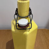 Bouteille en céramique jaune