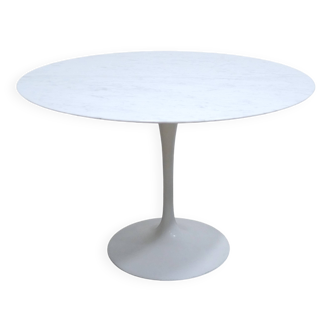Round marble tulip table by E. Saarinen for Knoll International Editions