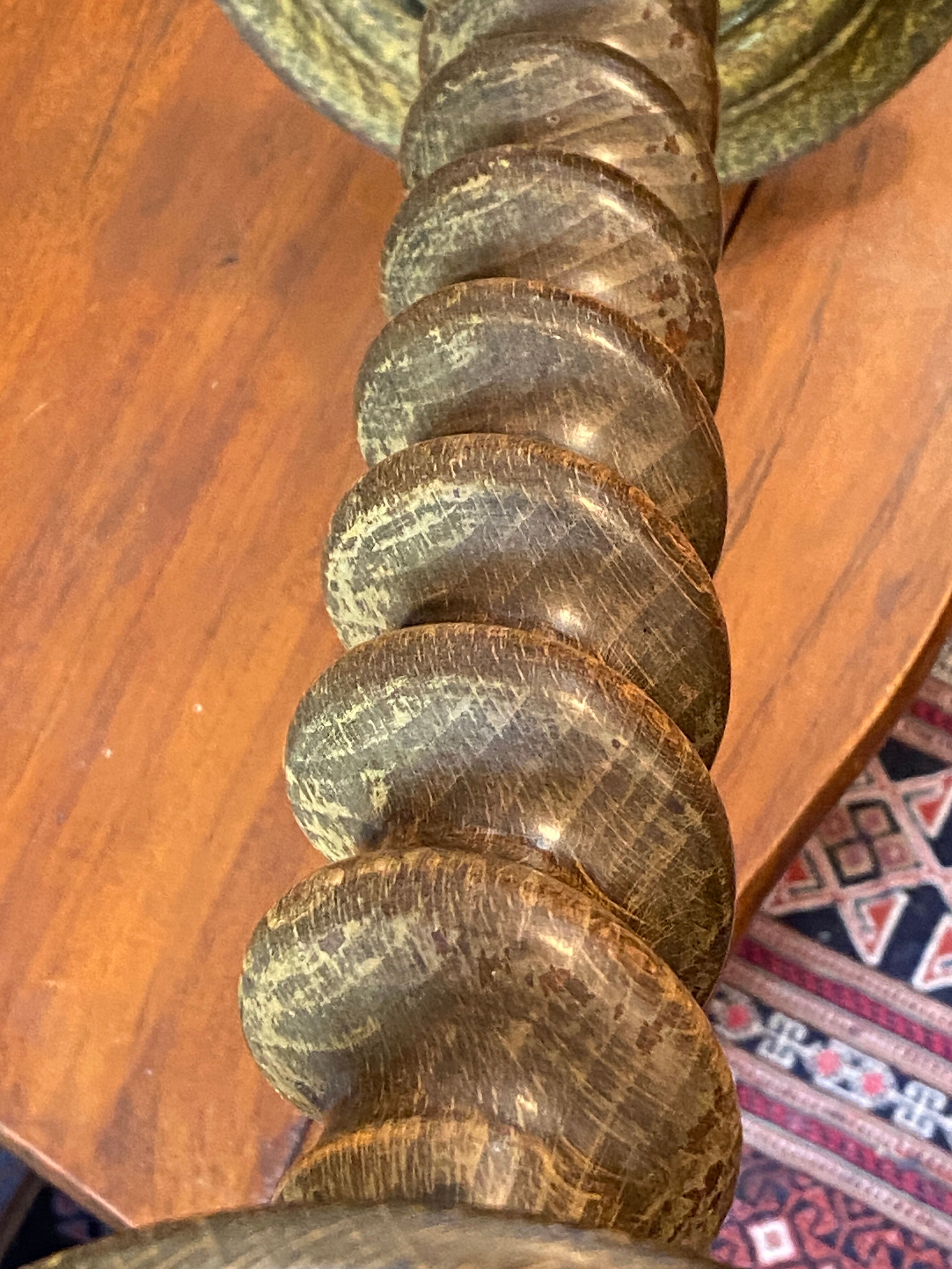 Colonne en bois touné