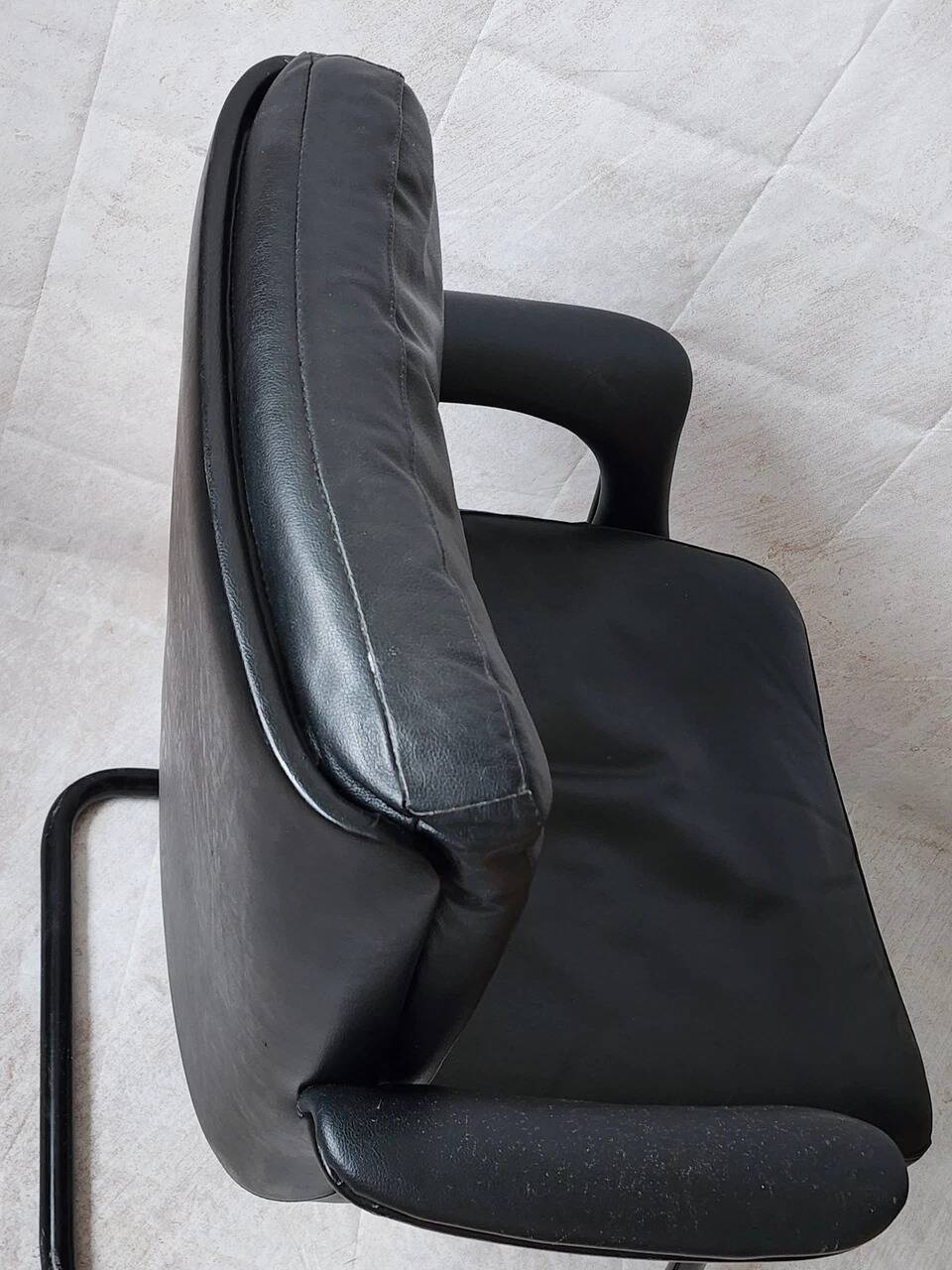 Cantilever office chair