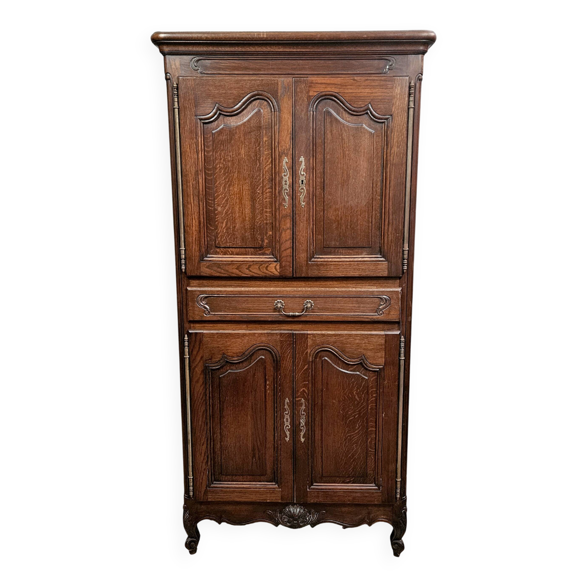 Rustic oak bonnetière