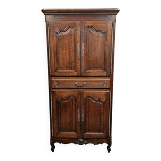 Rustic oak bonnetière