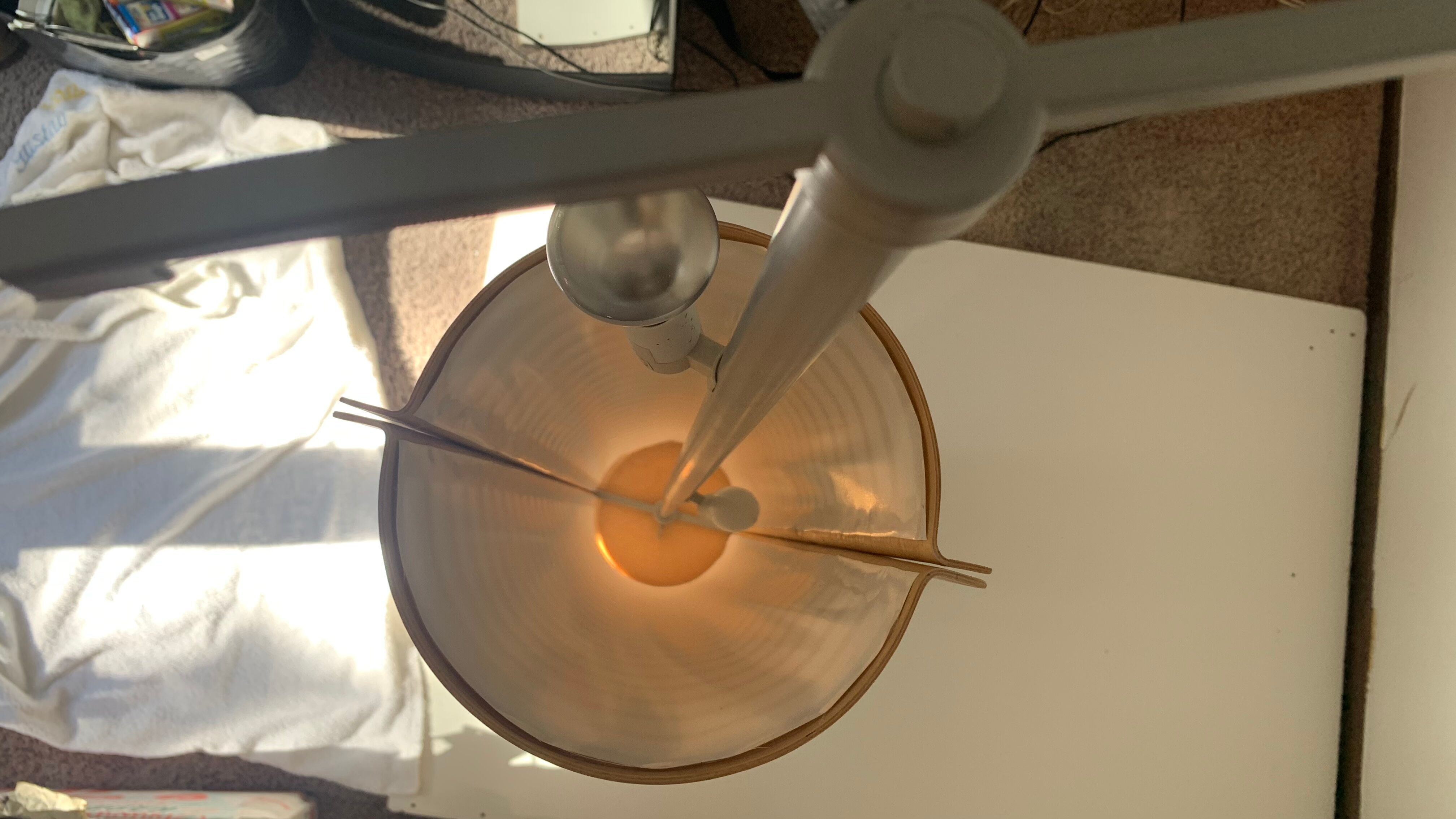 Lampadaire en bois de hêtre et textile Ikea Strimma