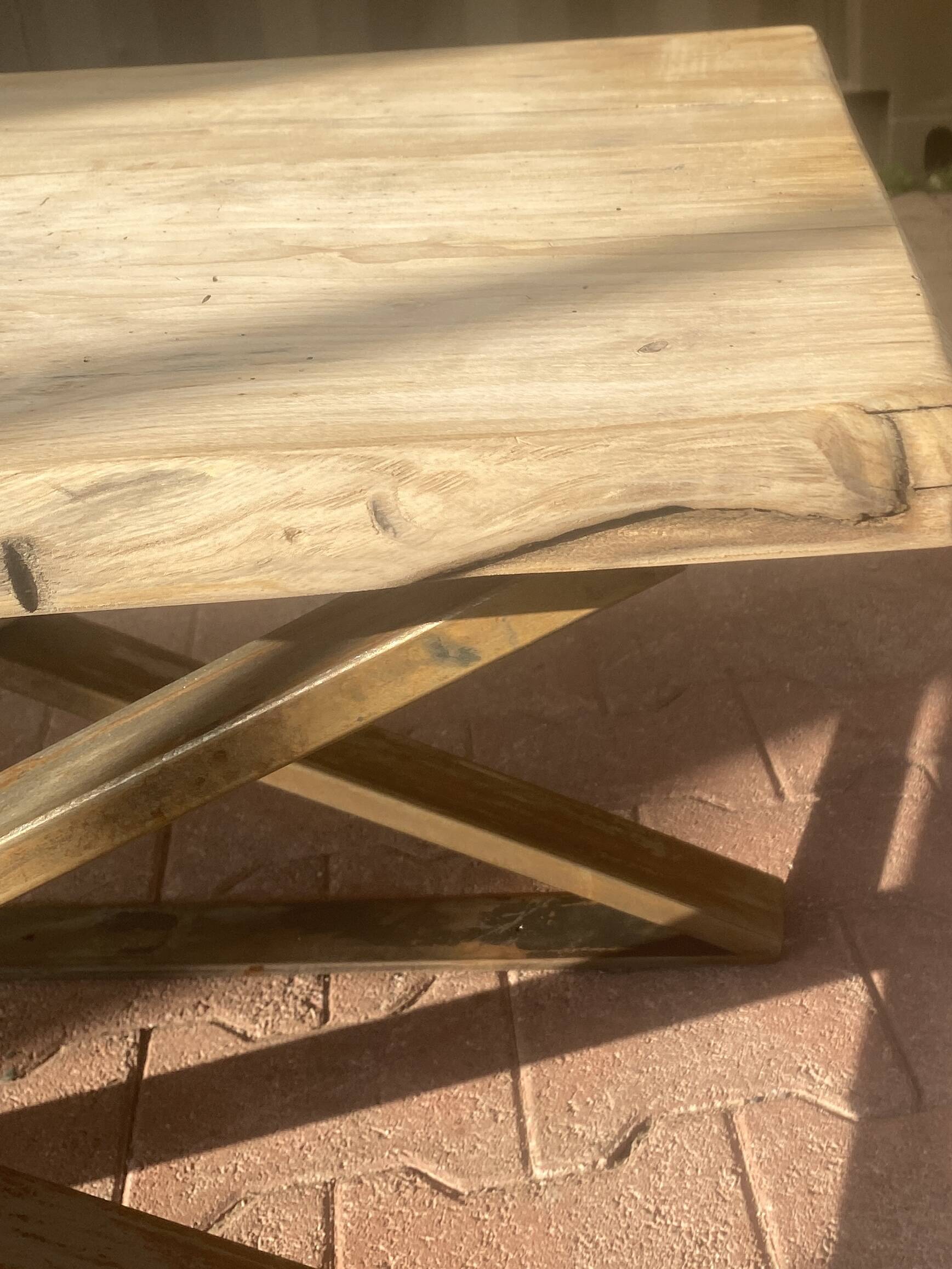 Coffee table with metal leg