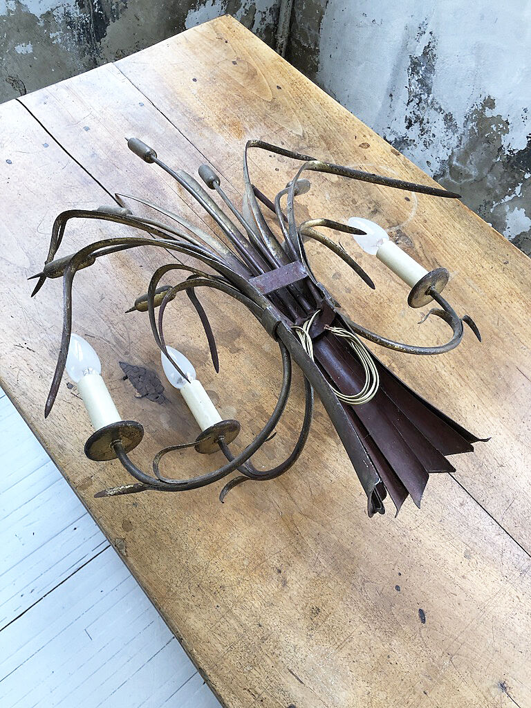 Gold metal reeds flowering wall light