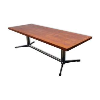 Elongated teak coffee table with metal base