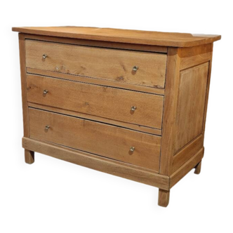 Old chest of drawers