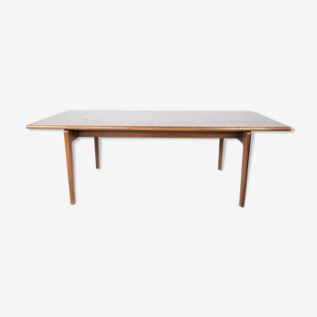 Table basse en teck dessinée par Hans J Wegner