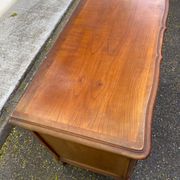 Commode arbalète Louis XV en bois massif merisier du 20ème