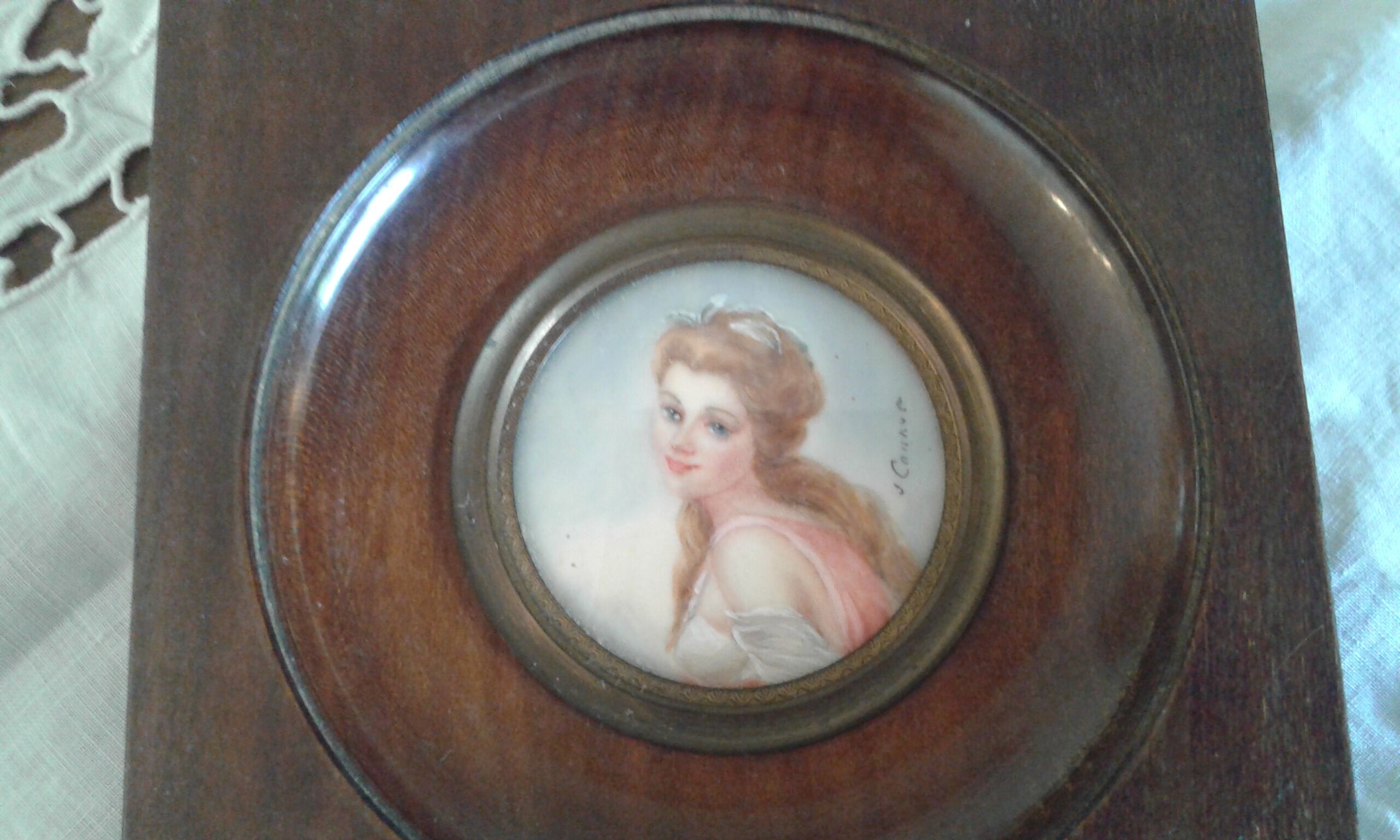 Portrait miniature quality lady in rose dress