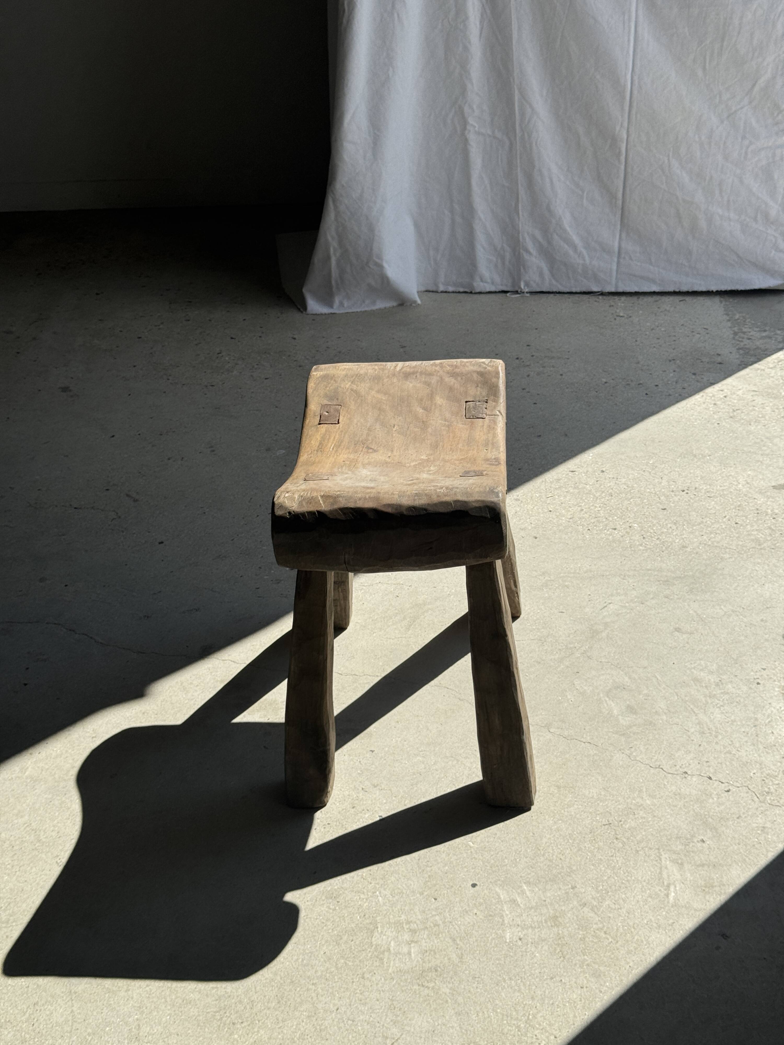 Four-legged stool in antique teak from Indonesia H 50 L 52