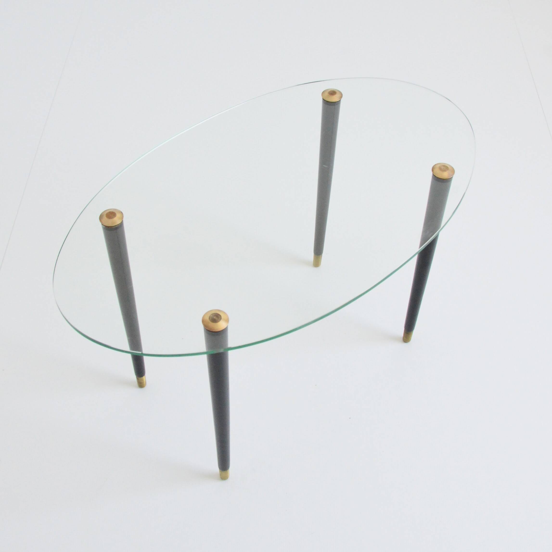 Coffee table / Oval side table vintage 1950s