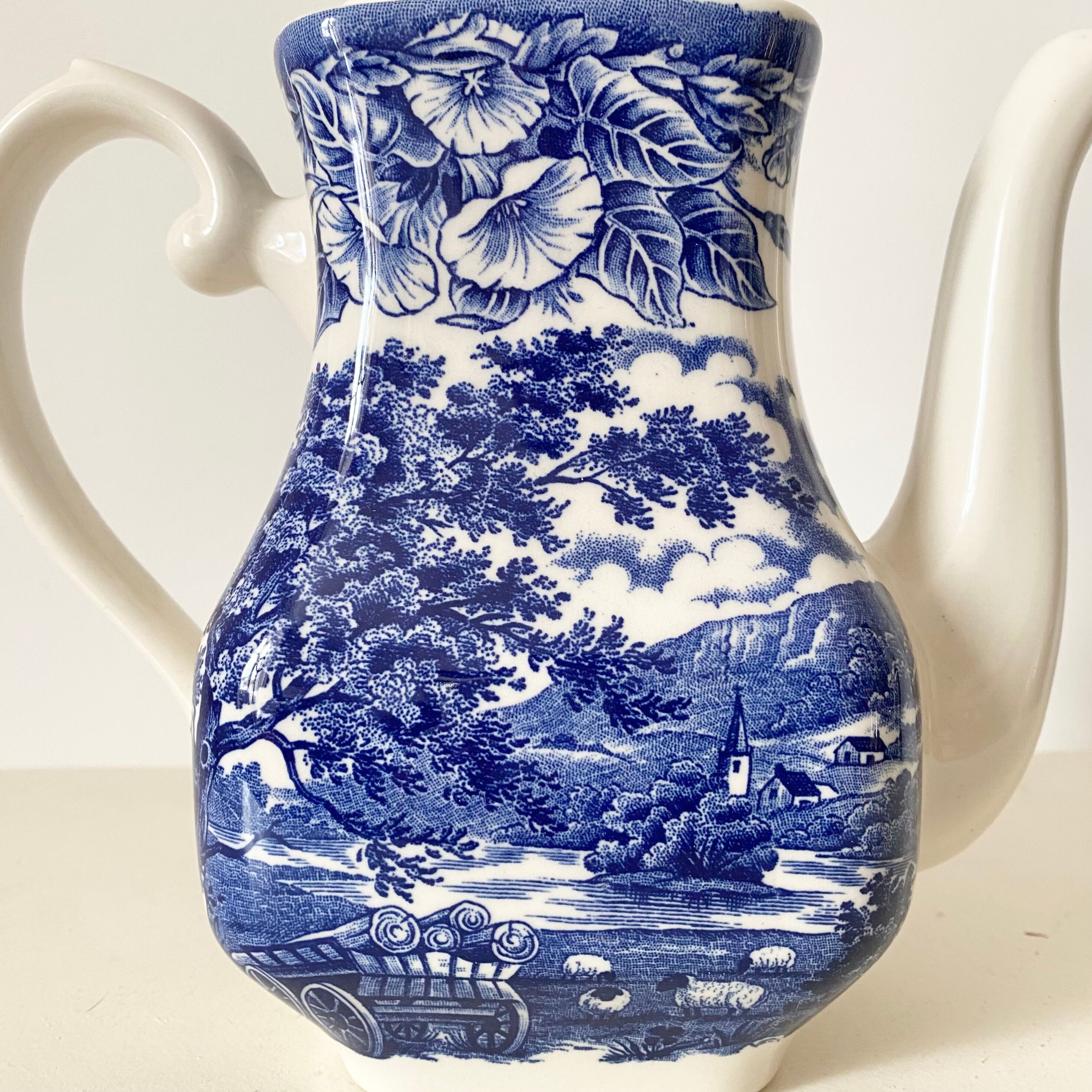 Théière anglaise bleue ancienne