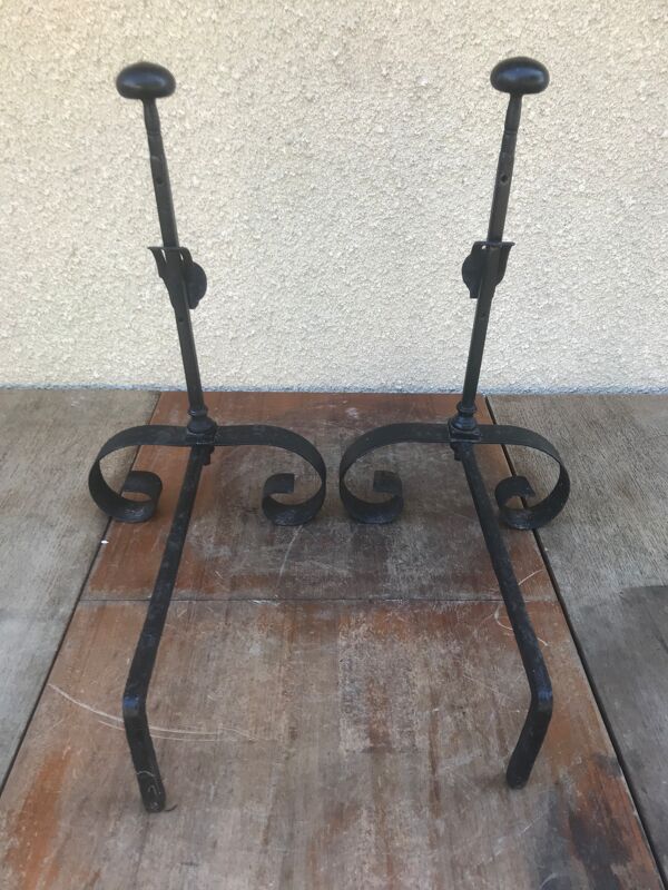 Aire de landiers a crémaillère fer forgé cintré avec porte broche vintage